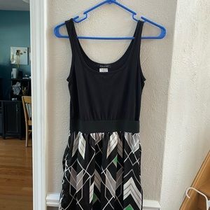 Sleeveless short black geometrical dress